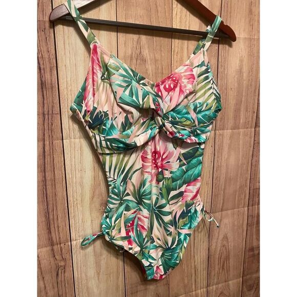 FANTASIE 38DD Langkawi
Twist Front Swimsuit Floral Underwire One-Piece - Picture 5 of 11